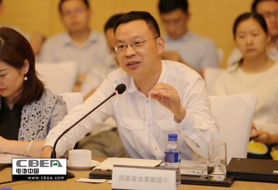1471005861574046458.jpg 图为国家发改委能源研究所研究员赵勇强发表主题演讲.jpg