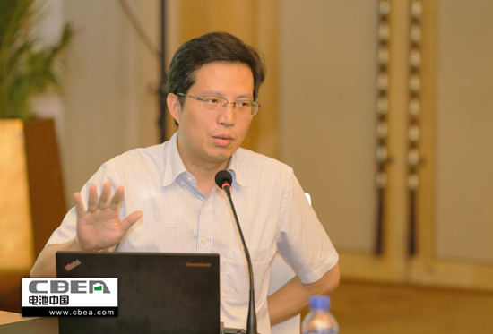 1471005954611088585.jpg 图为同济大学汽车学院副院长魏学哲教授发表主题演讲.jpg