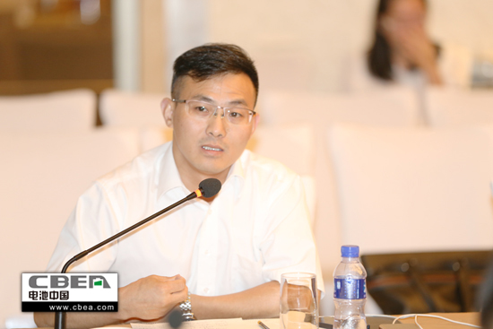 1471006149024087510.jpg 图为超威创元公司营销中心总监程焱松在互动交流环节发言.jpg