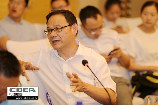 图为南都电源国家认定企业技术中心副主任李小平在互动交流环节发言.jpg