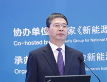中欧经济技术合作协会副会长李庆文主持会议