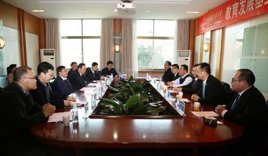 1489279782475036338.jpg 1捐赠仪式座谈ok.jpg