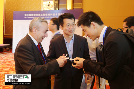 1492149997648060488.jpg 会间交流3.jpg