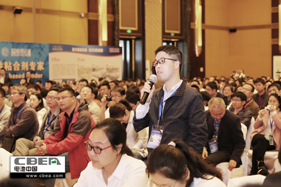 1492151090292015096.jpg 现场提问2.jpg