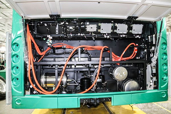 1493171702651005680.jpg 新能源客车竟是这样生产出来的!实地探访比亚迪杭州基地06.jpg