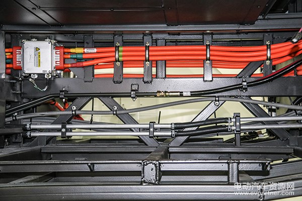 1493171734430042010.jpg 新能源客车竟是这样生产出来的!实地探访比亚迪杭州基地09.jpg