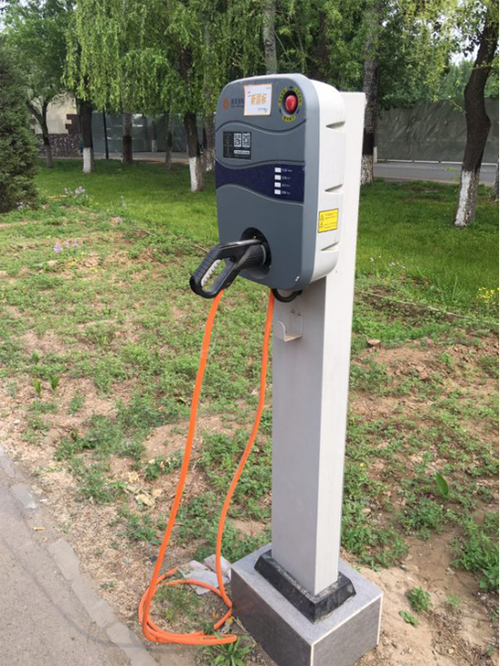 北京电动大巴着火 近亿元损失由谁买单？03.png