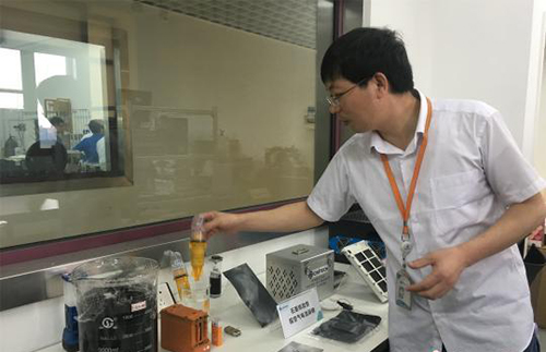 1500517427427016982.jpg 宁波研制出“石墨烯+”电池:让电动汽车续航翻两倍01.jpg