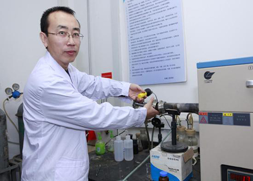 1504064951843020308.jpg 清华教授朱宏伟谈石墨烯:未来任重道远.jpg