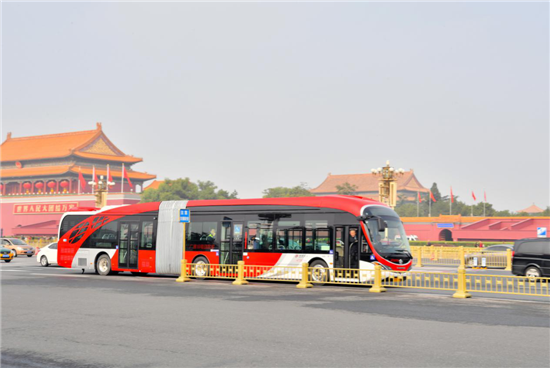 以实干献礼十九大 银隆新能源18米纯电动BRT在京上线运营
