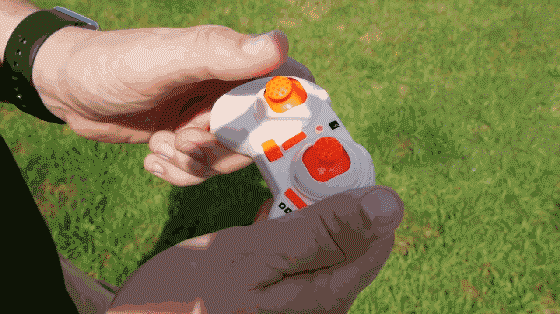 世界上最小的无人机 还能帮你来自拍 世界上最小的无人机 还能帮你来自拍