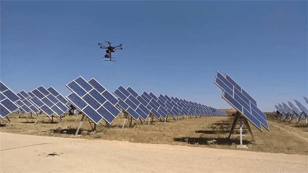 西班牙能源公司研发智能无人机自动监测太阳能发电系统