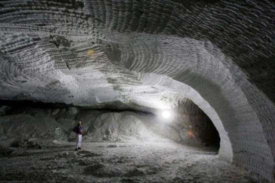 1511746046061061473.jpg 德国用地下盐穴建全球最大液流电池,电量够柏林用1个小时.jpg