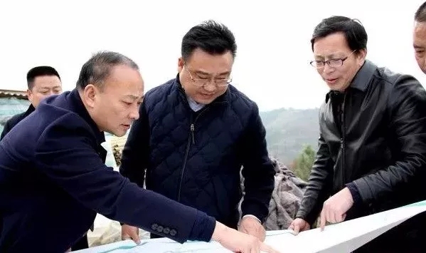 湖北省郧西县委书记张涛深入猛狮河夹镇光伏扶贫电站调研 湖北省郧西县委书记张涛深入猛狮河夹镇光伏扶贫电站调研