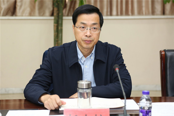 浙江省长兴县长杨中校带队为超威发展把脉献策 浙江省长兴县长杨中校带队为超威发展把脉献策