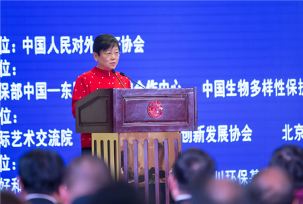 超威集团与吉利、红豆等百家民企发起南极环保倡议 超威集团与吉利、红豆等百家民企发起南极环保倡议