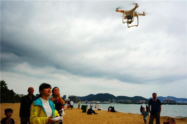 “黑飞”+人才匮乏 2025年产值1800亿的民用无人机亟待管控 “黑飞”+人才匮乏 2025年产值1800亿的民用无人机亟待管控