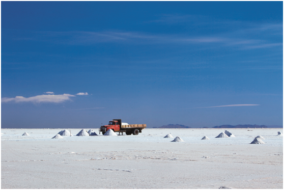 动力电池大战燃至上游 中国企业抢矿 动力电池大战燃至上游 中国企业抢矿