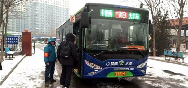 雪天交通有保障 银隆新能源公交车保市民出行