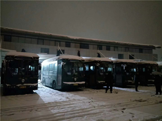 雪天交通有保障 银隆新能源公交车保市民出行