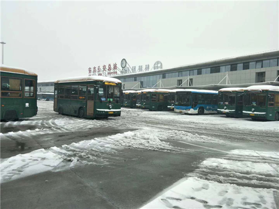 雪天交通有保障 银隆新能源公交车保市民出行