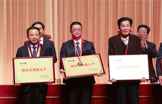 浙江省湖州市深化“四新”主题实践暨作风建设动员大会召开 超威集团捧回十余项大奖 浙江省湖州市深化“四新”主题实践暨作风建设动员大会召开 超威集团捧回十余项大奖