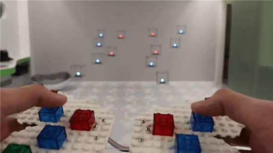 乐高研发积木遥控器,可编排无人机队形 乐高研发积木遥控器,可编排无人机队形