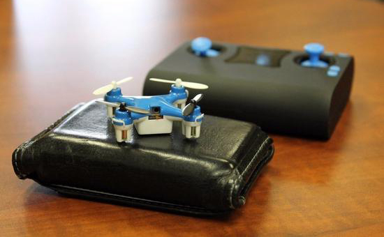 【组图】堪称史上最小无人机 用5号电池售价仅30美元