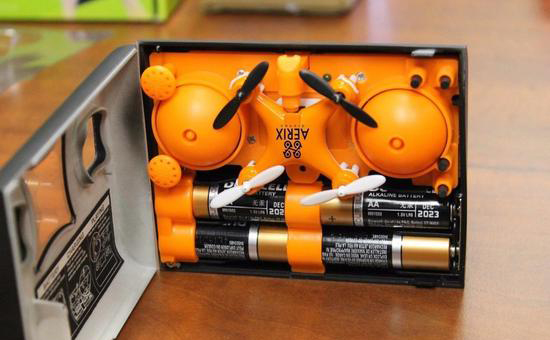 【组图】堪称史上最小无人机 用5号电池售价仅30美元