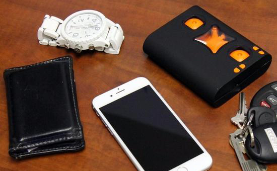 【组图】堪称史上最小无人机 用5号电池售价仅30美元