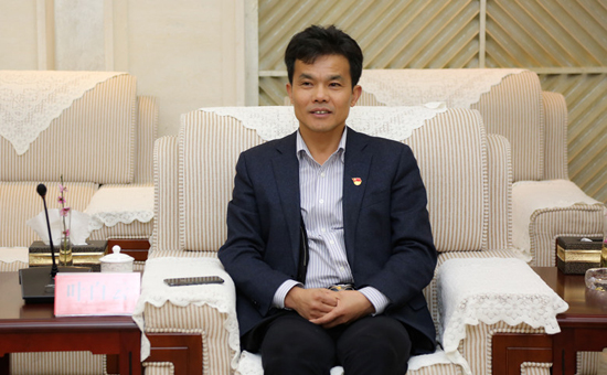 浙江省湖州市人大主任胡菁菁为超威集团鼓劲加油