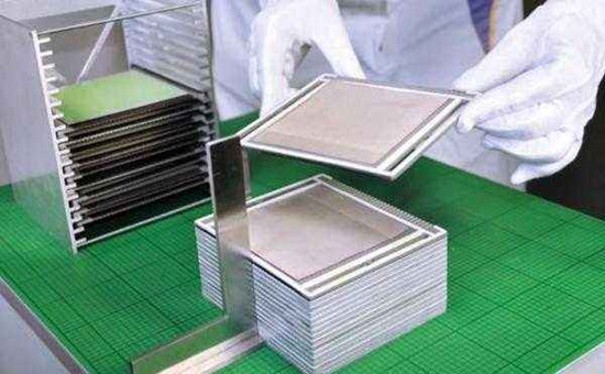 多家公司布局固态锂电池领域