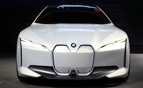 宝马开始研制下一代电动汽车固态电池，用于高性能电动汽车