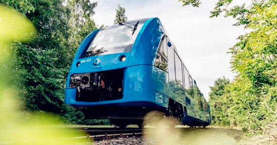 世界上第一辆氢动力火车,仅排放蒸汽和水,行驶里程可达1000公里 世界上第一辆氢动力火车,仅排放蒸汽和水,行驶里程可达1000公里