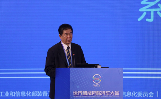 五大专题论坛场面火爆 智能网联汽车驶入“高速路”