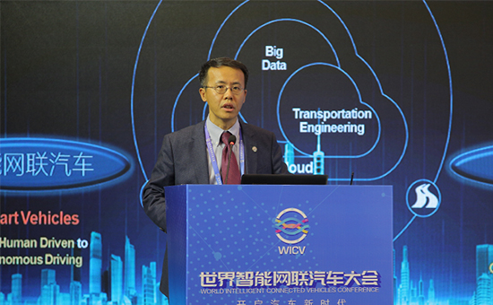 五大专题论坛场面火爆 智能网联汽车驶入“高速路”