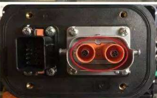 浅谈电池系统密封设计:导致新能源车辆燃烧的电池进水问题 浅谈电池系统密封设计:导致新能源车辆燃烧的电池进水问题