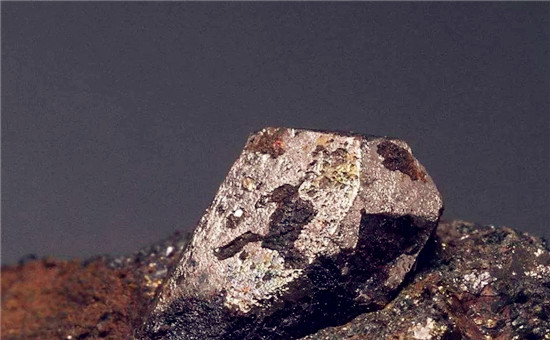 新能源汽车之“钴”:资源在外,受制于人 新能源汽车之“钴”:资源在外,受制于人