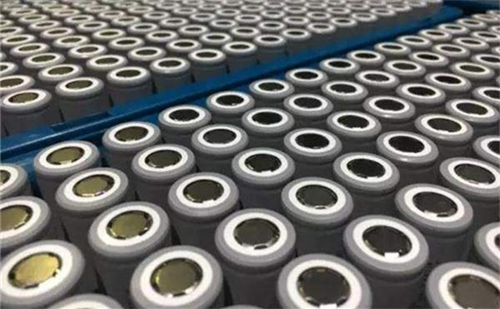 成本优势叠加性能提升 “少数派”磷酸铁锂电池能否逆袭 成本优势叠加性能提升 “少数派”磷酸铁锂电池能否逆袭