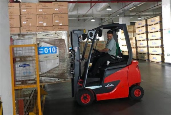又一“行业新宠”诞生，微宏快充发力电动叉车市场