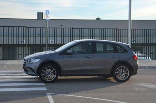 奔驰EQB实车曝光 搭60kWh电池组/续航超400km 奔驰EQB实车曝光 搭60kWh电池组/续航超400km