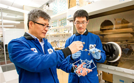 美国大学发现电池过热问题出在电池材料表面 添加氧化物涂层或可解决 美国大学发现电池过热问题出在电池材料表面 添加氧化物涂层或可解决