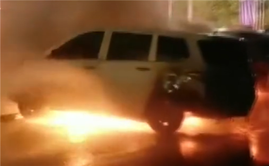 长安电动汽车充电起火 40分钟才扑灭 长安电动汽车充电起火 40分钟才扑灭