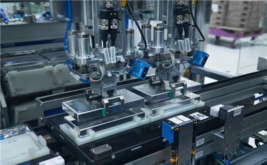 动力锂离子电池:产能过剩 补贴退坡促降成本 电化学储能&铁塔基站带来巨大需求 动力锂离子电池:产能过剩 补贴退坡促降成本 电化学储能&铁塔基站带来巨大需求