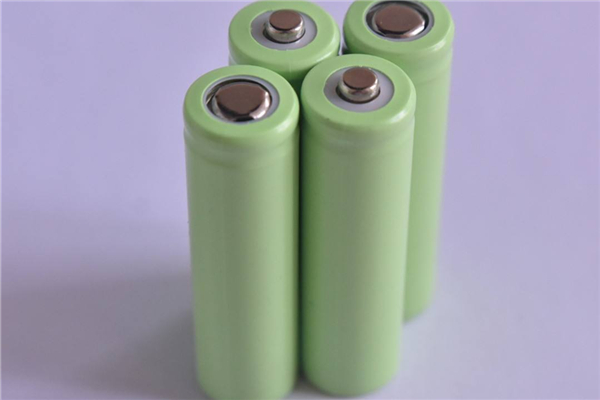 高温循环衰降中锂离子电池阻抗特征的变化 高温循环衰降中锂离子电池阻抗特征的变化