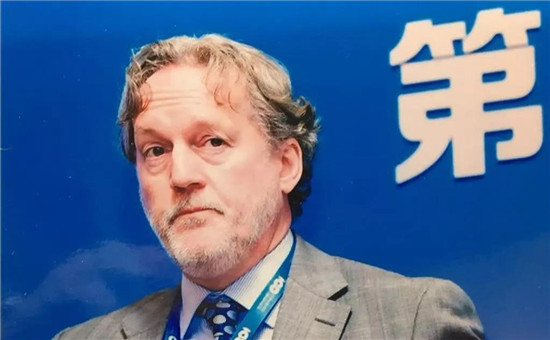 电池人的倔强:一个坚信铝空气电池能拯救世界的英国工程师 电池人的倔强:一个坚信铝空气电池能拯救世界的英国工程师