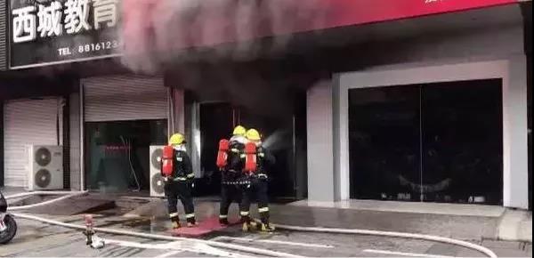 疑似小牛电动车店起火,又是锂电池惹得祸?