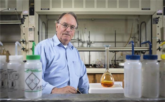 刚获得诺贝尔奖的“足够好”爷爷是谁?