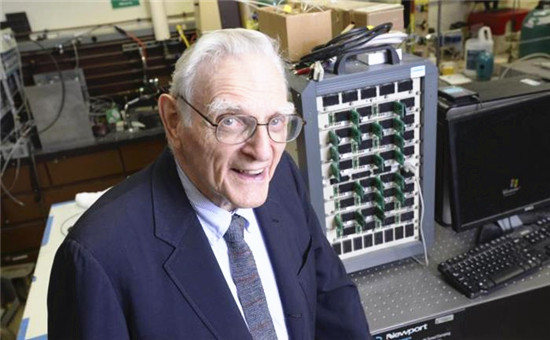 刚获得诺贝尔奖的“足够好”爷爷是谁?