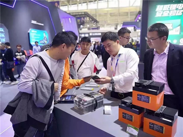 惊艳!超威两大新“黑科技”相继亮相南京展